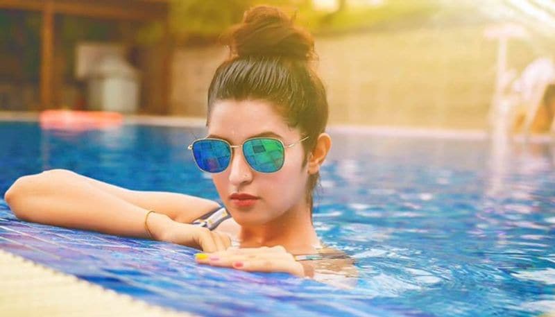 এতকিছুর পরও কীভাবে আদালতের পক্ষ থেকে তাদের জামিন দেওয়া হল তা নিয়ে উত্তাল পরী ভক্তরা।