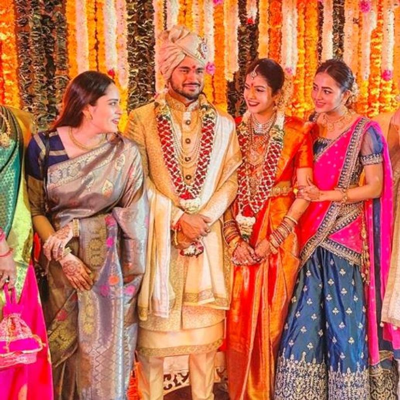 திருமண கோலத்தில் மணமகன் மணிஷ் பாண்டே - நடிகை அர்ஷிதா