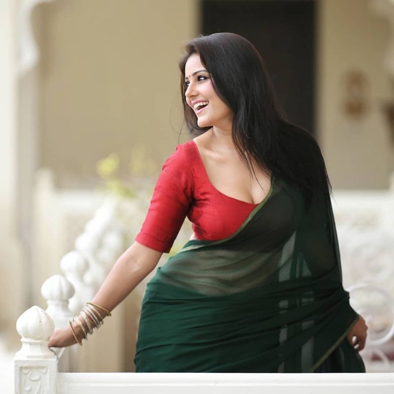 புன்னகை என்ன விலை?