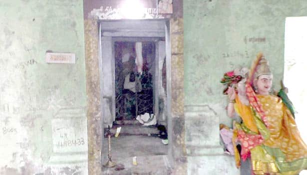 old statue in temple was robbed by unknown persons
