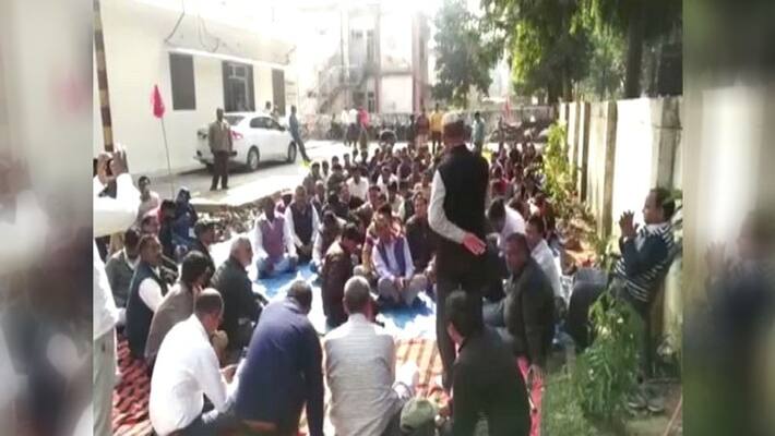 DM arrested JE after power failure on 5 minutes, 77 JE resigns in protest DM arrested JE after power failure on 5 minutes, 77 JE resigns in protest