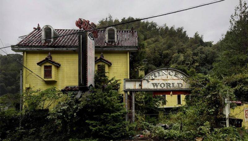 abandoned love hotels in Japan pics