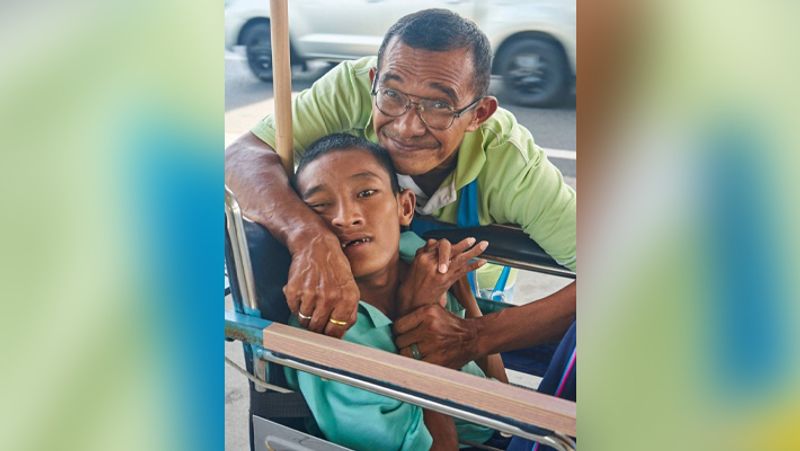 Old uncle sells icecream to support disabled son walking in heatwave at Bangkok