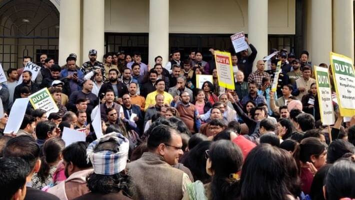 Ruckus over VC office in DU due to appointment of guest faculty on permanent posts Ruckus over VC office in DU due to appointment of guest faculty on permanent posts