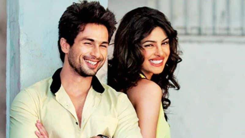 When IT officials raided Priyanka Chopras house Shahid Kapoor opened door heres what happened later