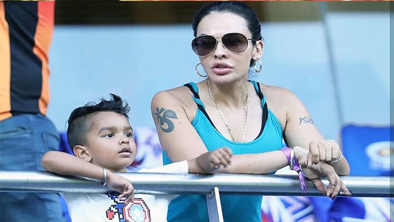 Here how Shikhar Dhawan fell in love with 11 years older Ayesha Mukherjee