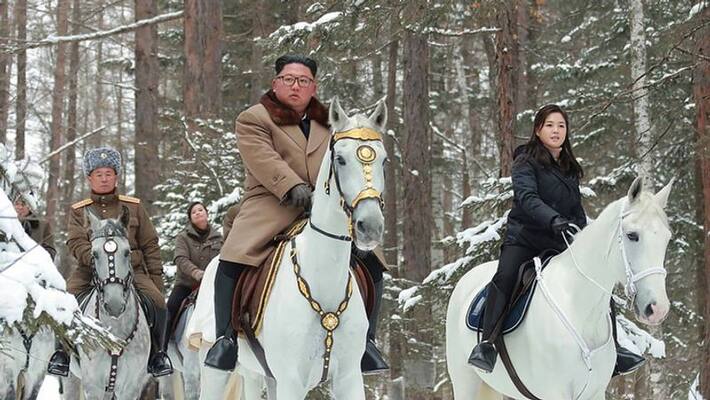 Kim jong beautiful photos of riding white horse with beautiful wife kph Kim jong beautiful photos of riding white horse with beautiful wife kph