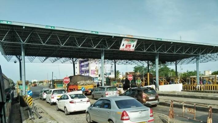 MLC Narsi Reddy faces bad experience toll plaza near choutuppal MLC Narsi Reddy faces bad experience toll plaza near choutuppal