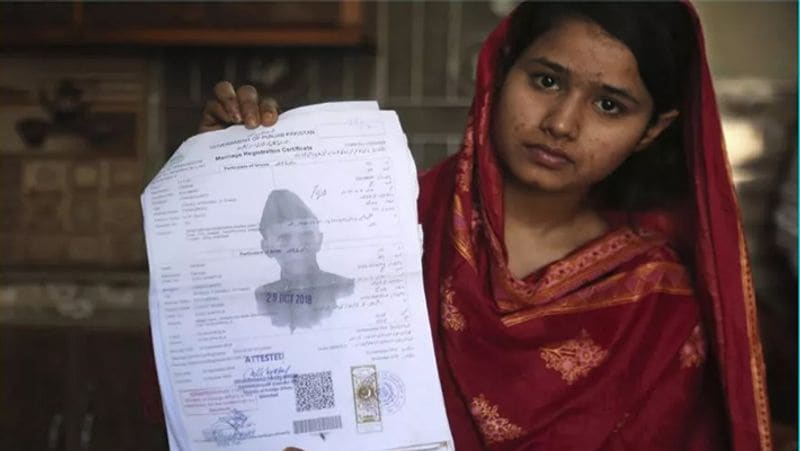 Pakistani girls sold to China, they are working as body trade in China KPS