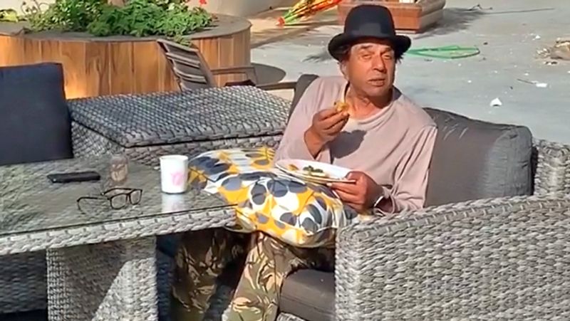 Dharmendra Eats methi ka paratha in Farmhouse and Share Video KPG