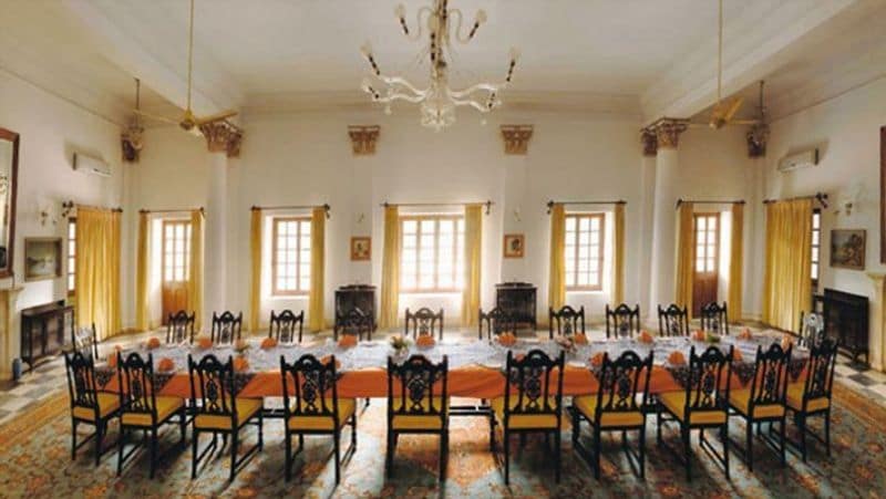 kareena kapoor saif ali khan with son taimur and family enjoy in Pataudi palace KPJ