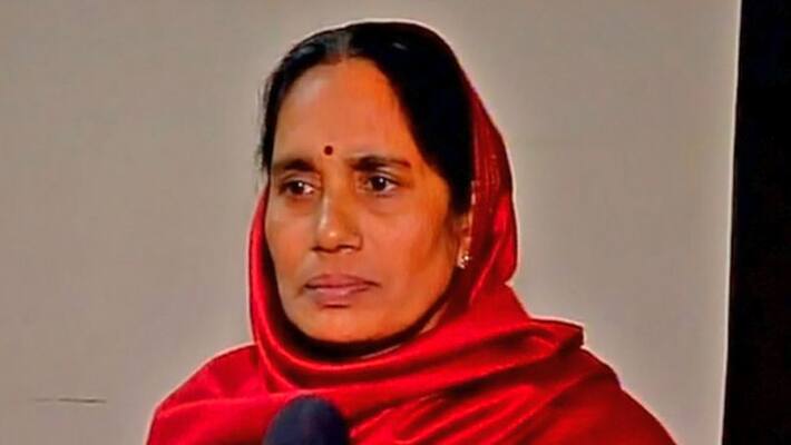 I am happy with the court's decision, Says Nirbhaya's Mother I am happy with the court's decision, Says Nirbhaya's Mother