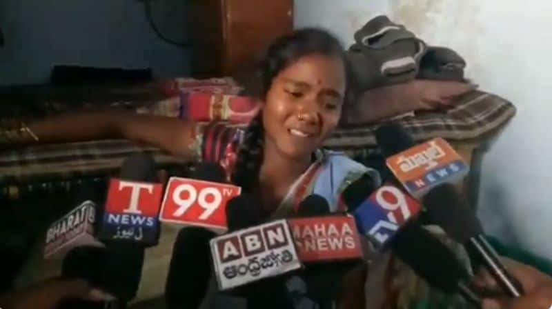 Wife of one of the accused Chinnakeshavalu requests police to take her also to the encounter spot and shoot her down too kpt