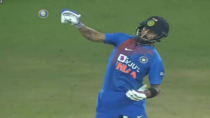 Kohli made a wonderful gesture After hitting a six, the bowler kept on watching KPB Kohli made a wonderful gesture After hitting a six, the bowler kept on watching KPB