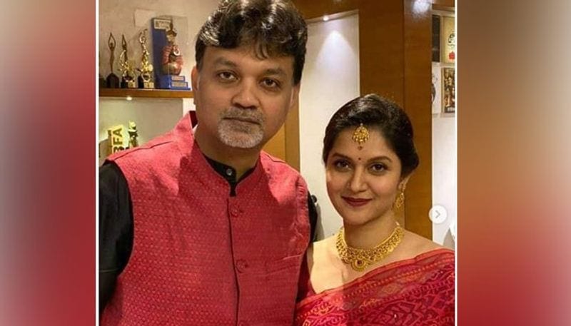 তারা দুজনের মাঝখানে যে করোনাই মূল বাধা হয়ে দাঁড়িয়েছে তাও জানিয়েছেন ওপার বাংলার সুন্দরী।