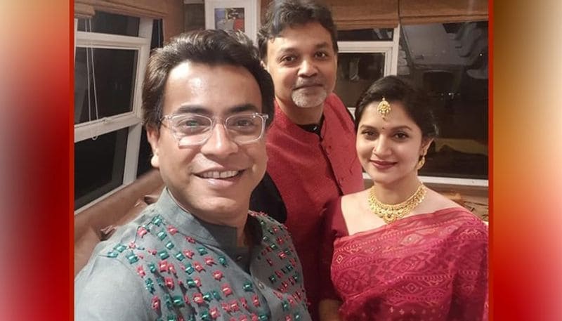 বিয়ের মেনুতে কী ছিল তা যদিও প্রকাশ্যে আসে নি, কিন্তু বিয়ের মেনুতে পদ্মার ইলিশ যে ছিল তার ইঙ্গিত মিলল বিয়ের দিন সন্ধ্যেতেই।