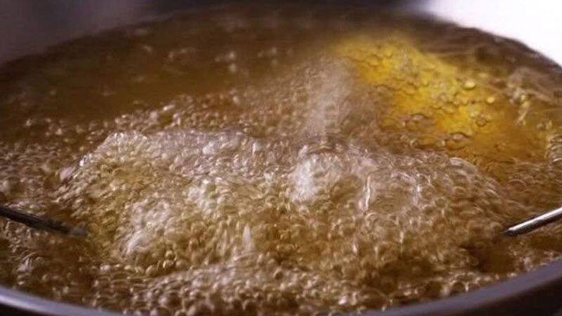 Pour the boiling oil wife killed husband