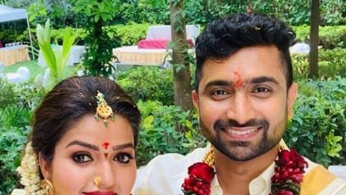 Nandhini Serial Actress Nithyaraam Corona Kiss With Her Husband Photo Going Viral Nandhini Serial Actress Nithyaraam Corona Kiss With Her Husband Photo Going Viral