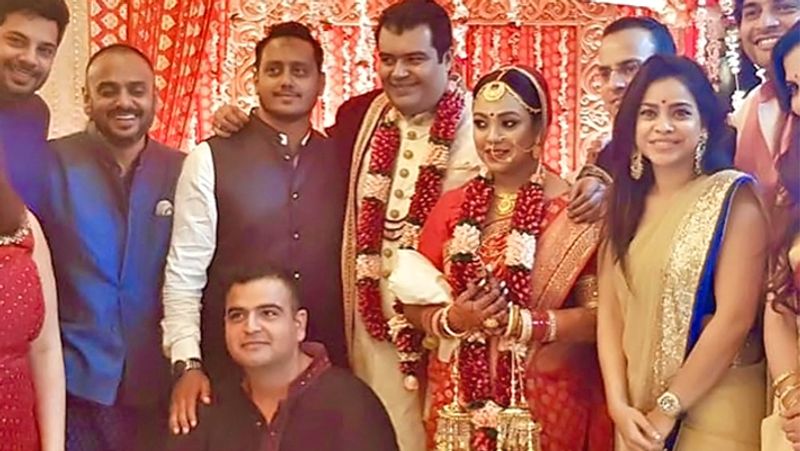 Sumona Chakravarti attends her friends wedding in kolkata KPG