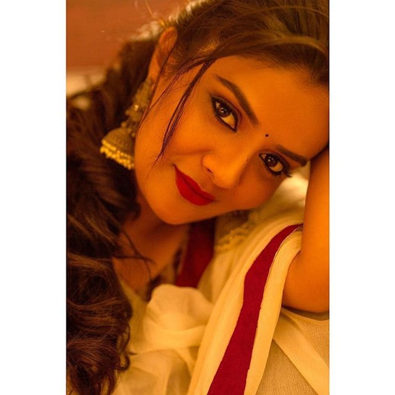 Anchor Sreemukhi Hot photo Shoot
