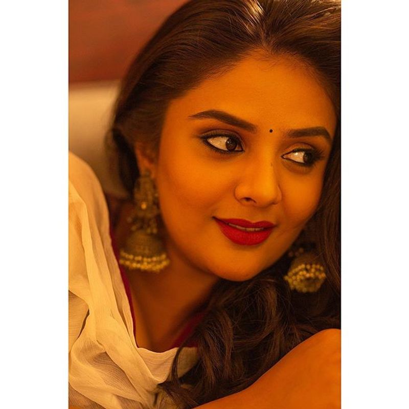 Anchor Sreemukhi Hot photo Shoot
