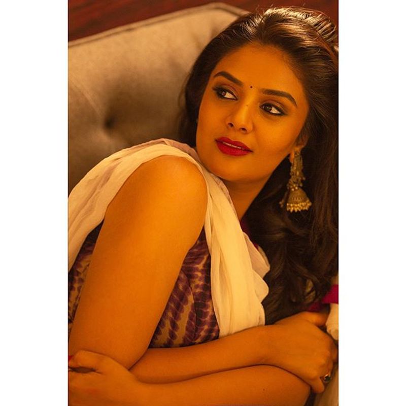 Anchor Sreemukhi Hot photo Shoot