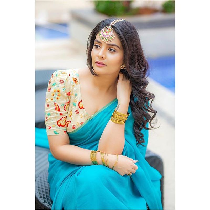 Anchor Sreemukhi Hot photo Shoot