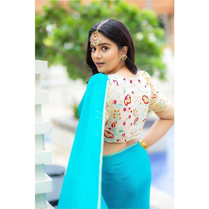 Anchor Sreemukhi Hot photo Shoot