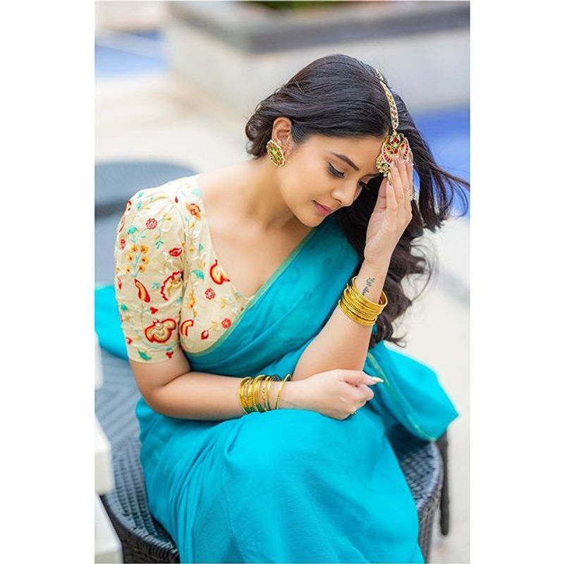 Anchor Sreemukhi Hot photo Shoot
