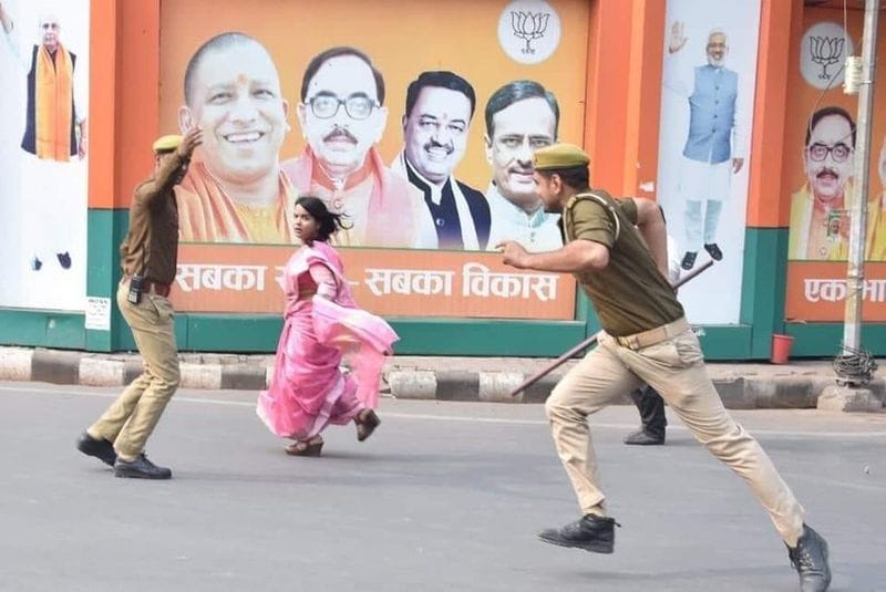 unnao case up police lathicharge on congress female worker pic going viral kpt