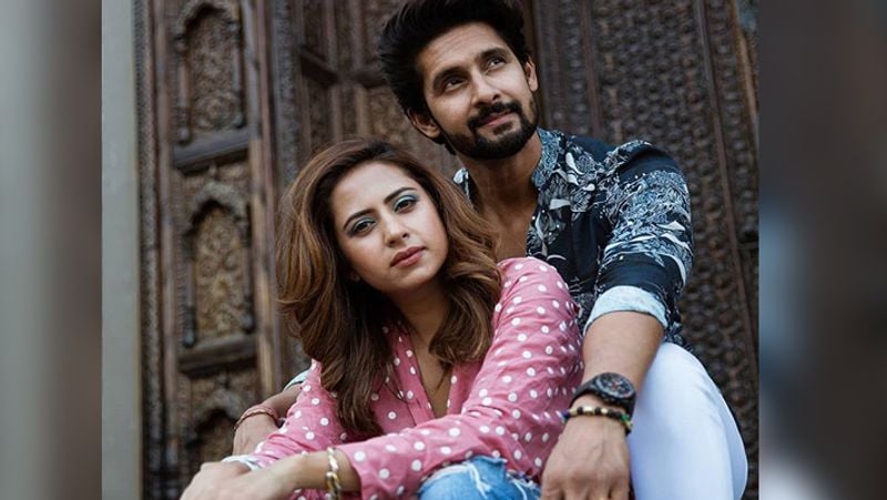 Sargun Mehta Ravi Dubey 6 marriage anniversary kiss each other KPJ