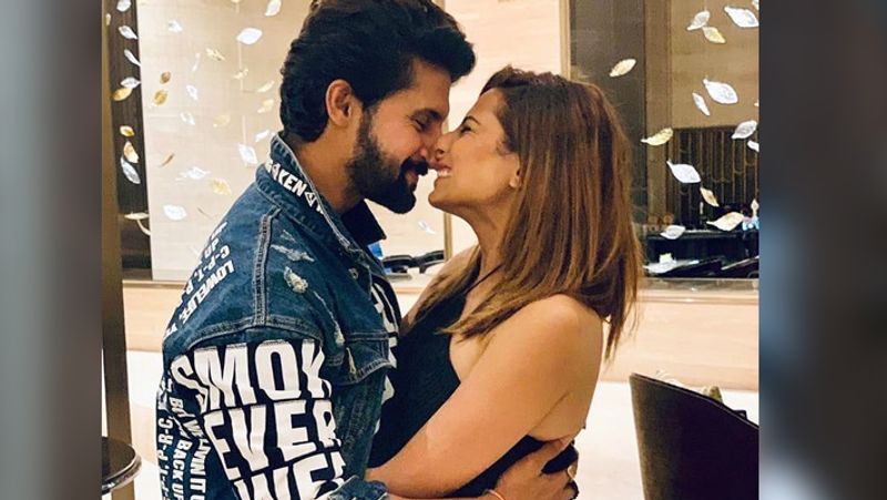 Sargun Mehta Ravi Dubey 6 marriage anniversary kiss each other KPJ