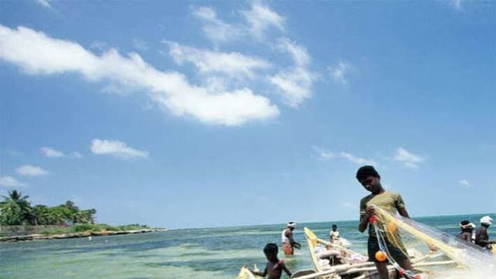 explosives recovered boxes in the island of Mannar Bay, police asked fisherman to stay alert kpm explosives recovered boxes in the island of Mannar Bay, police asked fisherman to stay alert kpm