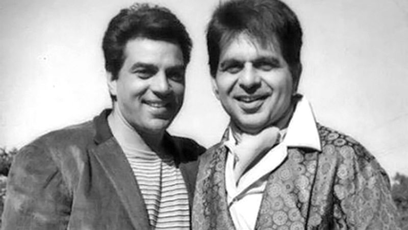 Bobby deol Shares Unseen Photo of Father Dharmendra Birthday KPG