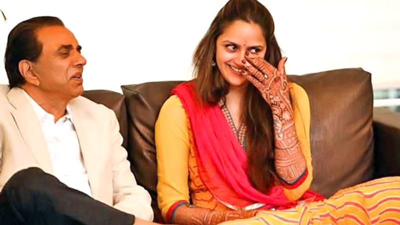 Bobby deol Shares Unseen Photo of Father Dharmendra Birthday KPG