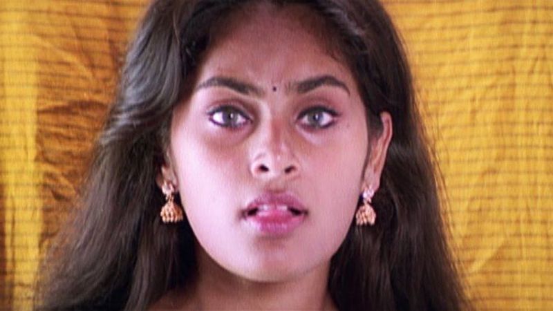 அழகிய கண்கள்... மிதமான நிறத்தில் இருந்த பழைய ஸ்ருதிகா