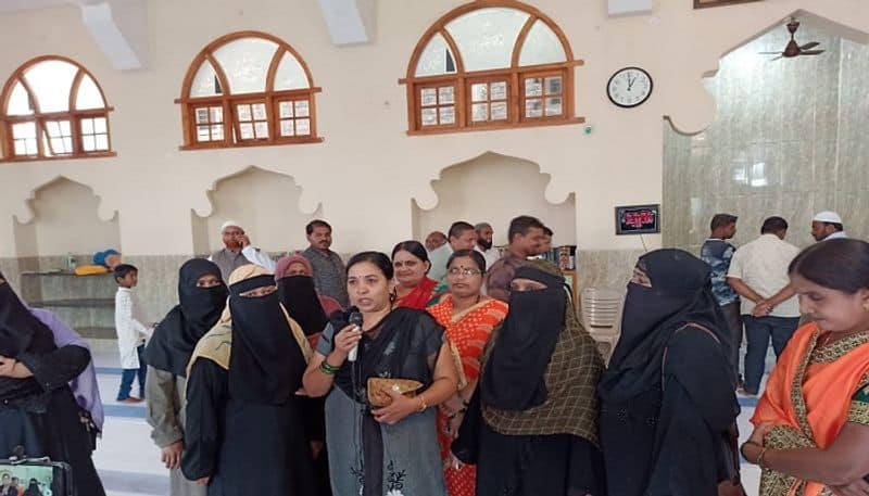 Swamiji and Women Enter to Masjid in Koppal