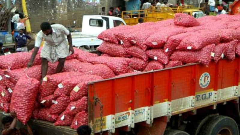 one kilo onion sold for 25 rupees