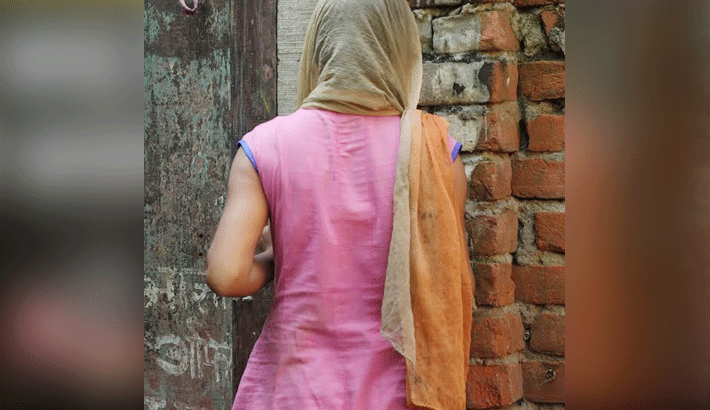 mother helps three men to physical attack her daughter in bhavnagar gujarat KPR mother helps three men to physical attack her daughter in bhavnagar gujarat KPR