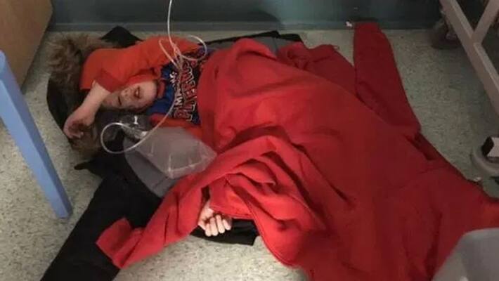 Heartbreaking photo of 4 years old sleeping on hospital floor angers people kph Heartbreaking photo of 4 years old sleeping on hospital floor angers people kph