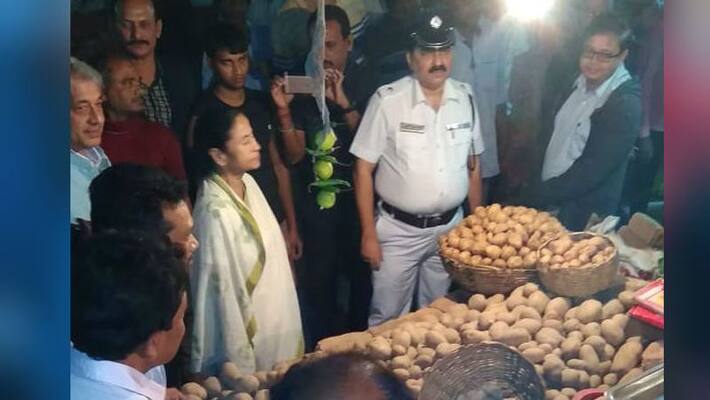 CM Mamata Banerjee attacks Modi Government over price hike of Onion in the state. CM Mamata Banerjee attacks Modi Government over price hike of Onion in the state.
