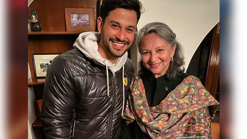 Kareena Kapoor Saif Ali Khan have eyes on each other as they enjoy Sharmila Tagore birthday KPJ
