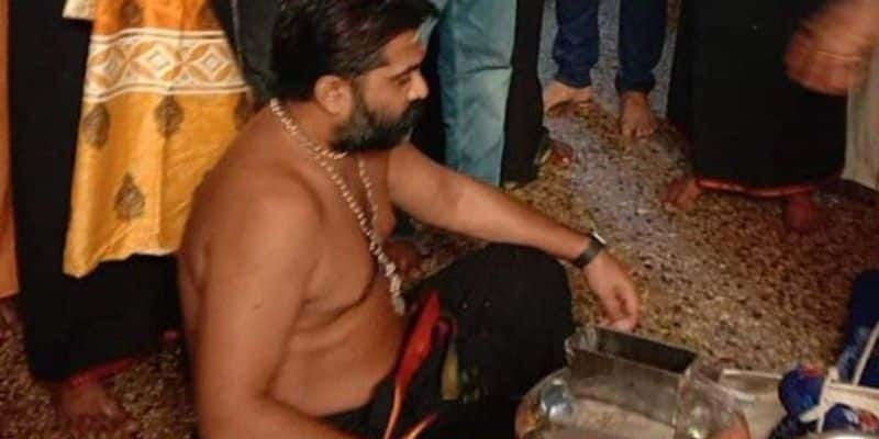 actor simbu did heavy  boxing  training at home when   return  back from sabarimala