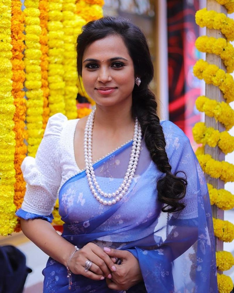 சிலிர்க்க வைக்கும் கலக்கல் போஸ்