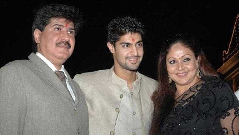Rati Agnihotri birthday actress bitten by husband files domestic violence case KPJ