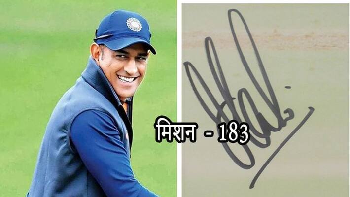 This fan, who has taken 153 autographs of Dhoni, got the signature done in these things from scissors to bat KPB This fan, who has taken 153 autographs of Dhoni, got the signature done in these things from scissors to bat KPB