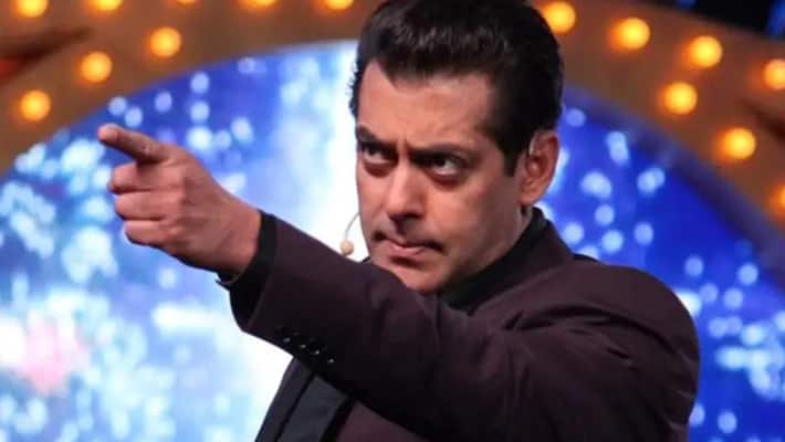 Salman khan gets angry on Bigg Boss contestant Salman khan gets angry on Bigg Boss contestant