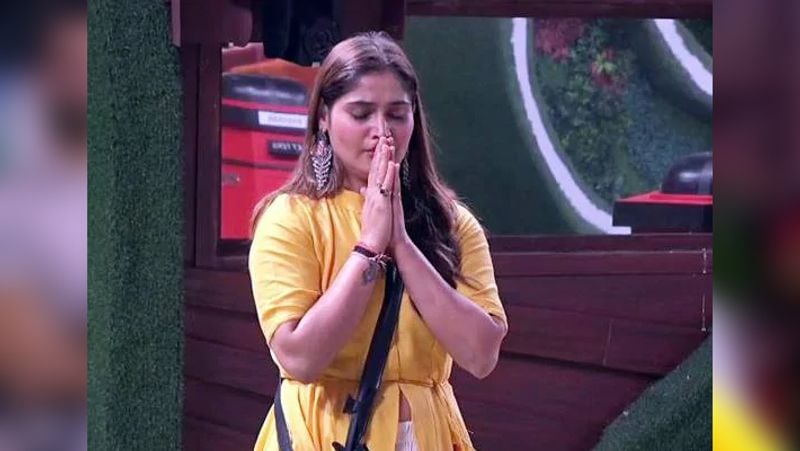 govinda niece arti singh cried after reading her mother letter bigg boss 13 KPJ