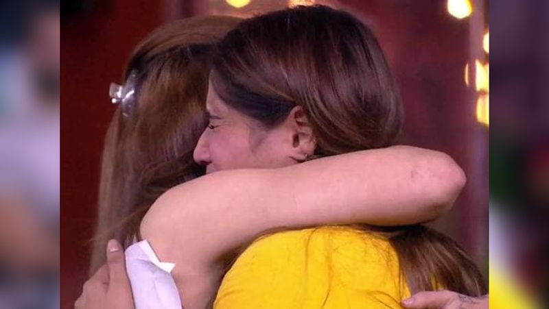 govinda niece arti singh cried after reading her mother letter bigg boss 13 KPJ