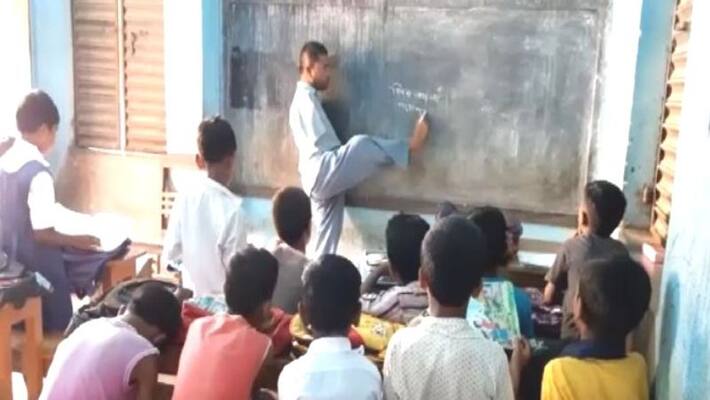 This teacher have no hands writes with leg This teacher have no hands writes with leg